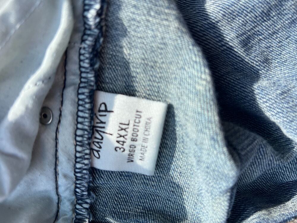 Daytrip Virgo Bootcut Jeans Womens Size 34 Blue Distressed Denim Y2K - Picture 4 of 9